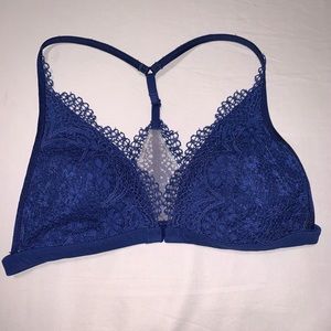 VS bralette, front clasp, removable pads, lace detail on back